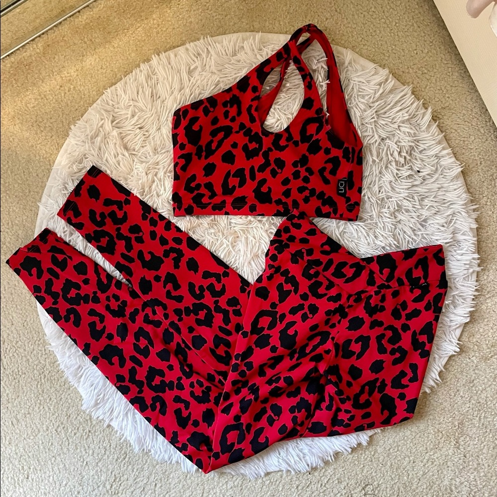 LiCi Fit Amore Leggings in size Small NWOT